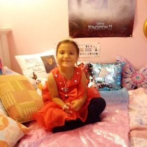 Meet your Posher, Dina